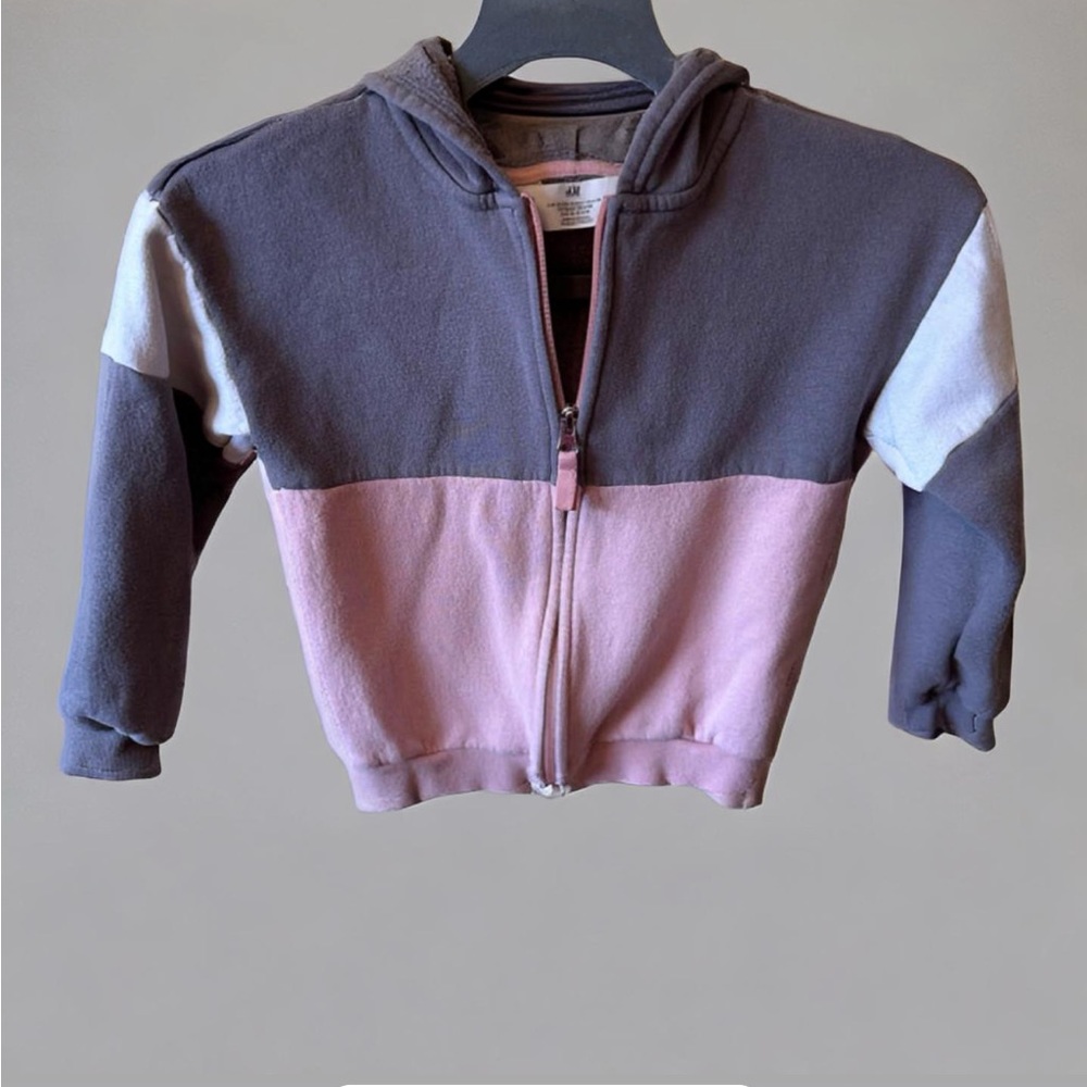 H&M Gray and Pink Sweater Size‎ 6-8 (B5)